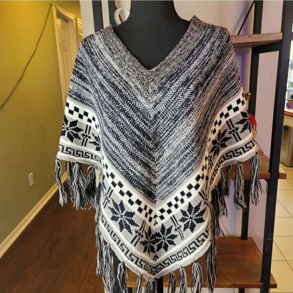 Envision Studios Poncho  - Picture 1 of 3